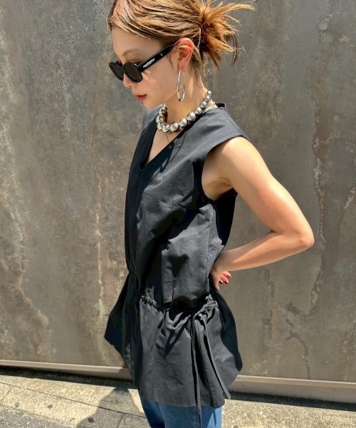 HANNE(アン)の「2WAYペプラムノースリTOPS(シャツ/ブラウス・レディース・ブラック/ホワイト・FREE)」の3枚目の写真