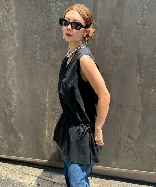 HANNE(アン)の「2WAYペプラムノースリTOPS(シャツ/ブラウス・レディース・ブラック/ホワイト・FREE)」の4枚目の写真