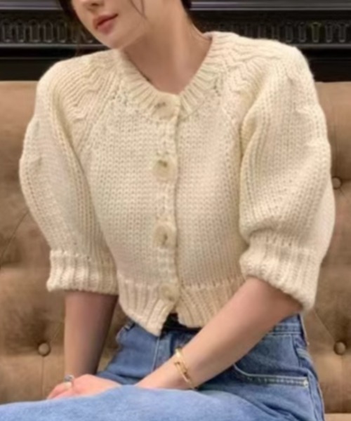 FREE STYLISTS(フリー スタイリスト)の「YUGA_YGMC Puff sleeve cropped cardigan(カーディガン/ボレロ・レディース・グレー/オフホワイト/ブラック・FREE)」の2枚目の写真