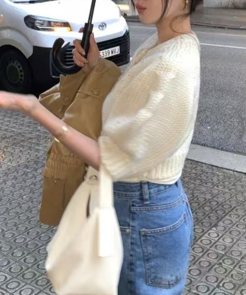FREE STYLISTS(フリー スタイリスト)の「YUGA_YGMC Puff sleeve cropped cardigan(カーディガン/ボレロ・レディース・グレー/オフホワイト/ブラック・FREE)」の13枚目の写真