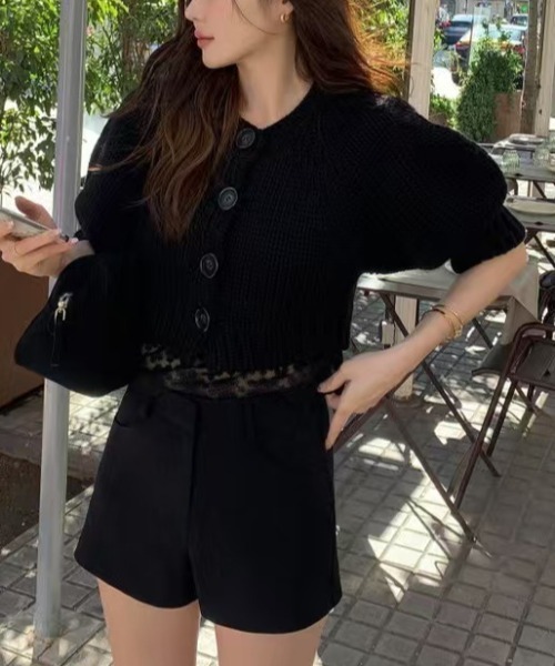 FREE STYLISTS(フリー スタイリスト)の「YUGA_YGMC Puff sleeve cropped cardigan(カーディガン/ボレロ・レディース・グレー/オフホワイト/ブラック・FREE)」の22枚目の写真