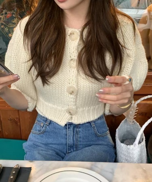 FREE STYLISTS(フリー スタイリスト)の「YUGA_YGMC Puff sleeve cropped cardigan(カーディガン/ボレロ・レディース・グレー/オフホワイト/ブラック・FREE)」の6枚目の写真