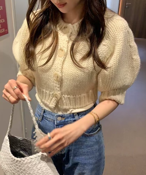 FREE STYLISTS(フリー スタイリスト)の「YUGA_YGMC Puff sleeve cropped cardigan(カーディガン/ボレロ・レディース・グレー/オフホワイト/ブラック・FREE)」の15枚目の写真