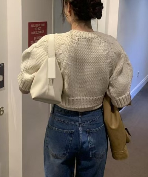 FREE STYLISTS(フリー スタイリスト)の「YUGA_YGMC Puff sleeve cropped cardigan(カーディガン/ボレロ・レディース・グレー/オフホワイト/ブラック・FREE)」の12枚目の写真