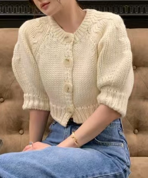 FREE STYLISTS(フリー スタイリスト)の「YUGA_YGMC Puff sleeve cropped cardigan(カーディガン/ボレロ・レディース・グレー/オフホワイト/ブラック・FREE)」の11枚目の写真