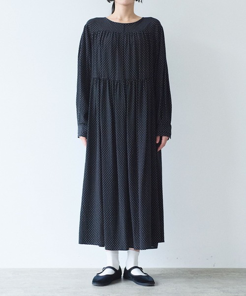 yuni（ユニ　）の「レーヨンコットンキュプラ　print　ティアードワンピース（ワンピース・レディース・ブラック系その他2/ブラック系その他・FREE）」の16枚目の写真