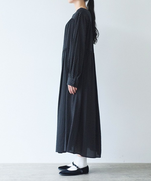 yuni（ユニ　）の「レーヨンコットンキュプラ　print　ティアードワンピース（ワンピース・レディース・ブラック系その他2/ブラック系その他・FREE）」の17枚目の写真