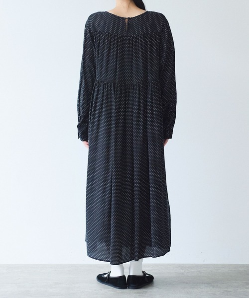 yuni（ユニ　）の「レーヨンコットンキュプラ　print　ティアードワンピース（ワンピース・レディース・ブラック系その他2/ブラック系その他・FREE）」の18枚目の写真