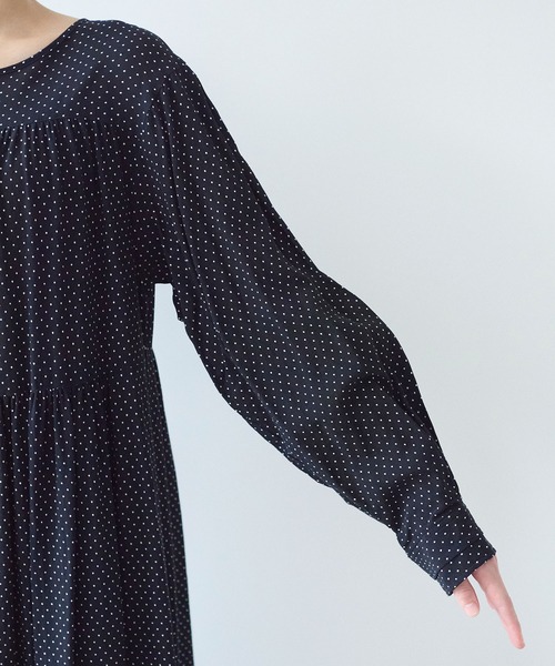 yuni（ユニ　）の「レーヨンコットンキュプラ　print　ティアードワンピース（ワンピース・レディース・ブラック系その他2/ブラック系その他・FREE）」の21枚目の写真