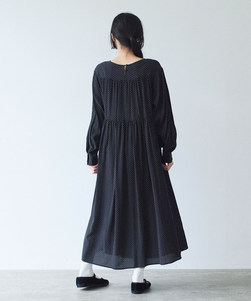 yuni（ユニ　）の「レーヨンコットンキュプラ　print　ティアードワンピース（ワンピース・レディース・ブラック系その他2/ブラック系その他・FREE）」の12枚目の写真