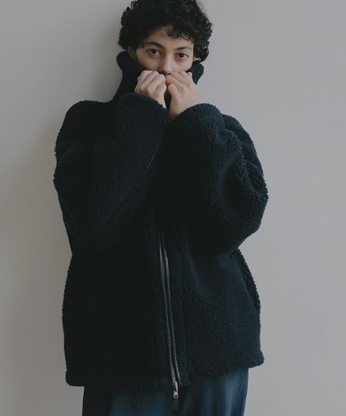 ETRE TOKYO(エトレトウキョウ)の「リバーシブルボアブルゾン(ブルゾン・レディース・ベージュ/ネイビー・S/M)」の2枚目の写真