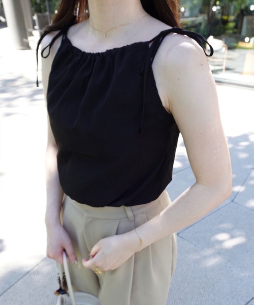 Reurie'(レウリィ)の「リボンストラップトップ(ayaka select) / シャツ ブラウス ノースリーブ リボン シンプル カジュアル ギャザー 夏(シャツ/ブラウス・レディース・ブラック/ホワイト・FREE)」の10枚目の写真