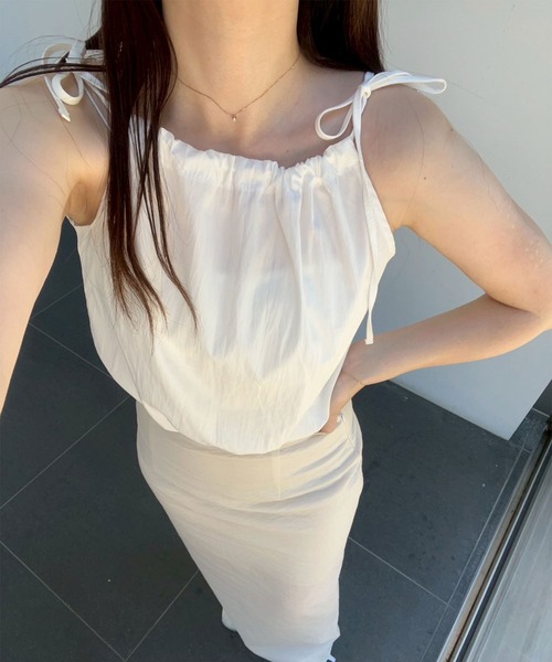 Reurie'(レウリィ)の「リボンストラップトップ(ayaka select) / シャツ ブラウス ノースリーブ リボン シンプル カジュアル ギャザー 夏(シャツ/ブラウス・レディース・ブラック/ホワイト・FREE)」の4枚目の写真