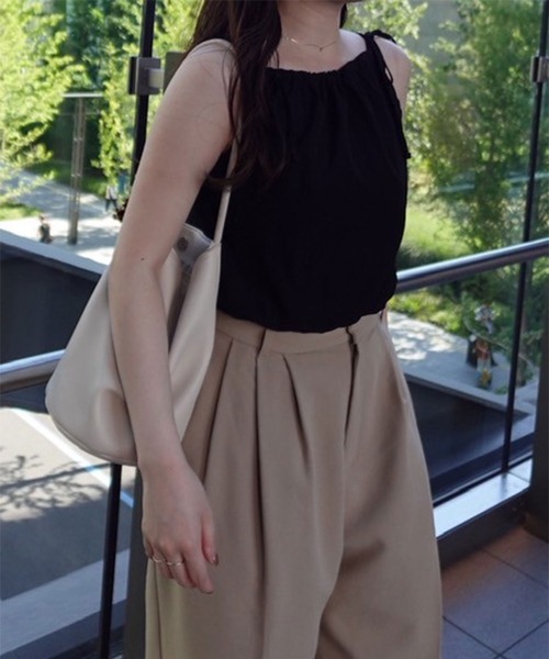 Reurie'(レウリィ)の「リボンストラップトップ(ayaka select) / シャツ ブラウス ノースリーブ リボン シンプル カジュアル ギャザー 夏(シャツ/ブラウス・レディース・ブラック/ホワイト・FREE)」の9枚目の写真