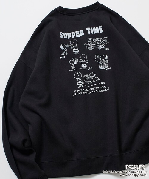 FREAK'S STORE(フリークスストア)の「限定展開 PEANUTS/ピーナッツ 別注 バックプリント クルーネックスウェット/SUPPER(スウェット・メンズ・アッシュグレー/ブラック/ネイビー/ピンク・MEDIUM/LARGE/SMALL)」の1枚目の写真