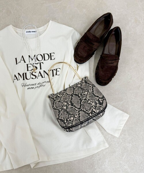 fredy emue（フレディエミュ）の「【LE VERNIS/ル・ベルニ】メタルハンドルオーバーフラップバッグ（ショルダーバッグ・レディース・ホワイト系その他4/ブラウン・FREE）」の4枚目の写真