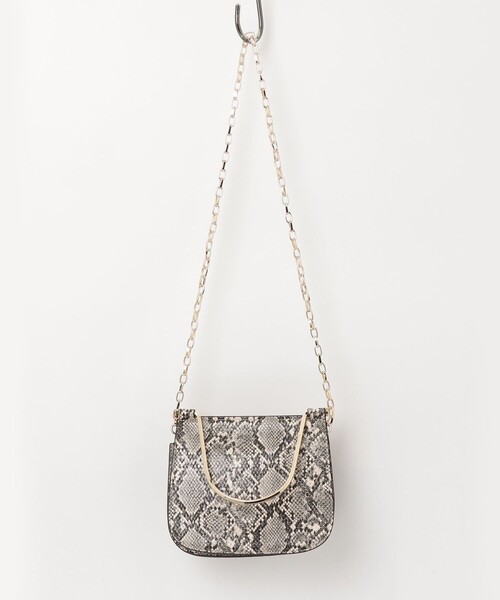 fredy emue（フレディエミュ）の「【LE VERNIS/ル・ベルニ】メタルハンドルオーバーフラップバッグ（ショルダーバッグ・レディース・ホワイト系その他4/ブラウン・FREE）」の7枚目の写真