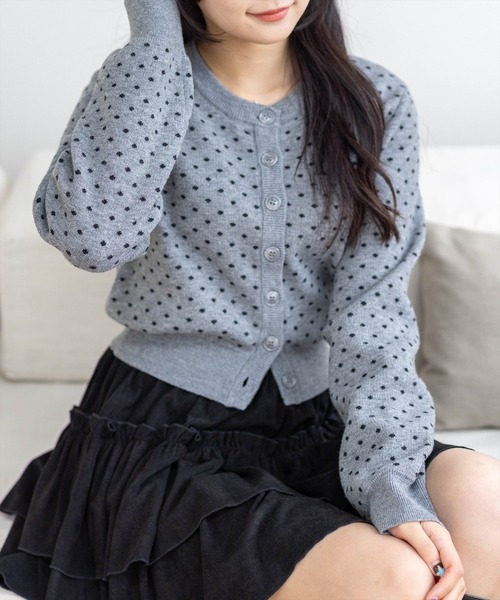 clear（クリア）の「ドット柄ジャガードニットカーディガン［大人 カジュアル 着回し力抜群］（カーディガン/ボレロ・レディース・レッド/ブラック/グレー・F）」の2枚目の写真