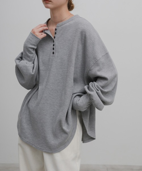 select MOCA(セレクトモカ)の「サーマルヘンリーネックビッグロンT(Tシャツ/カットソー・レディース・アイボリー/ブラック/グレー・FREE)」の3枚目の写真