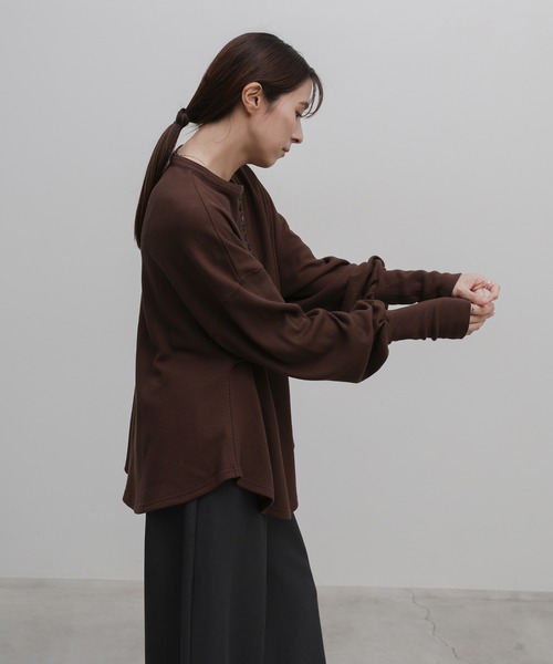 select MOCA(セレクトモカ)の「サーマルヘンリーネックビッグロンT(Tシャツ/カットソー・レディース・アイボリー/ブラック/グレー・FREE)」の17枚目の写真