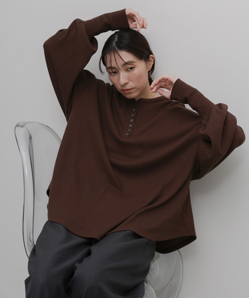 select MOCA(セレクトモカ)の「サーマルヘンリーネックビッグロンT(Tシャツ/カットソー・レディース・アイボリー/ブラック/グレー・FREE)」の16枚目の写真