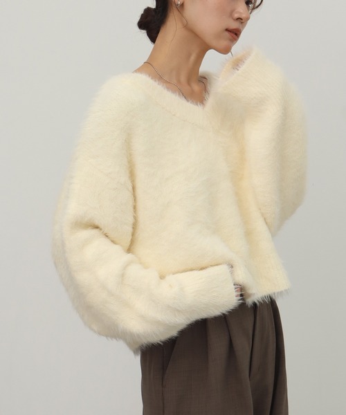 NOGLE(ノグル)の「【NOGLE/ノグル】2wayオフショルシャギーVネックニット(ニット/セーター・レディース・グレイッシュベージュ/アイボリー/ピンク/チャコール・FREE)」の2枚目の写真