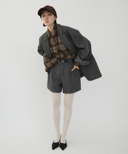 VION(ヴィオン)の「ハイウエストショートパンツ / High-waist Short Pants(その他パンツ・レディース・ブラウン/ネイビー/チャコールグレー・FREE)」の4枚目の写真
