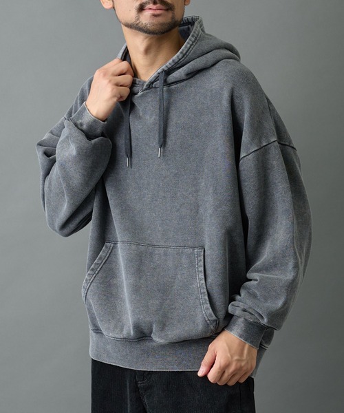 COLONY 2139（コロニートゥーワンスリーナイン）の「パウダー加工スウェットパーカー（パーカー・メンズ・バーガンディー/ブラック/グレー・LARGE/MEDIUM）」の6枚目の写真