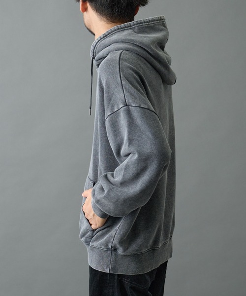 COLONY 2139（コロニートゥーワンスリーナイン）の「パウダー加工スウェットパーカー（パーカー・メンズ・バーガンディー/ブラック/グレー・LARGE/MEDIUM）」の7枚目の写真