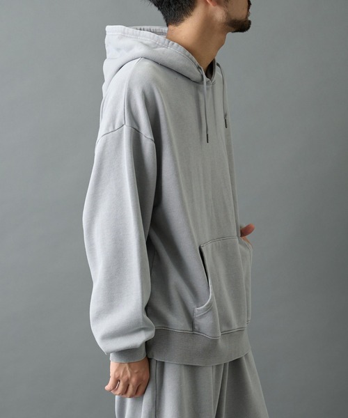 COLONY 2139（コロニートゥーワンスリーナイン）の「パウダー加工スウェットパーカー（パーカー・メンズ・バーガンディー/ブラック/グレー・LARGE/MEDIUM）」の13枚目の写真