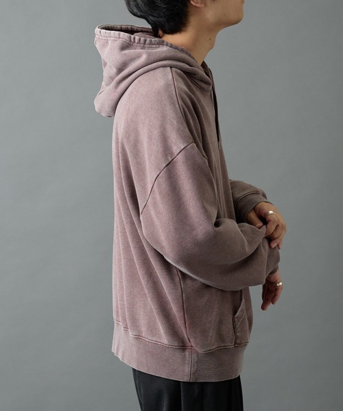 COLONY 2139（コロニートゥーワンスリーナイン）の「パウダー加工スウェットパーカー（パーカー・メンズ・バーガンディー/ブラック/グレー・LARGE/MEDIUM）」の17枚目の写真