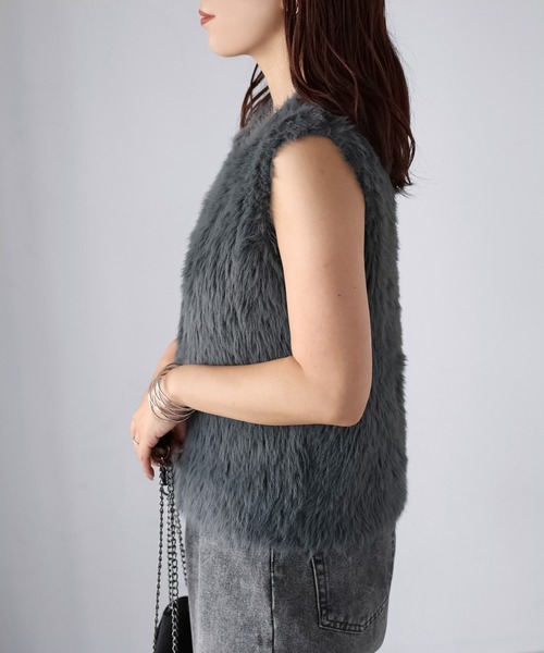 Riberry(リベリー)の「金ボタンシャギーニットベスト(ベスト・レディース・チャコールグレー/オフホワイト/ブラック/ブラウン・FREE)」の16枚目の写真