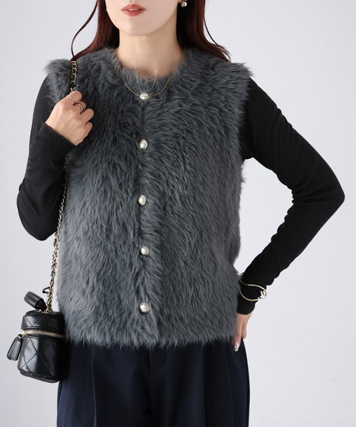 Riberry(リベリー)の「金ボタンシャギーニットベスト(ベスト・レディース・チャコールグレー/オフホワイト/ブラック/ブラウン・FREE)」の19枚目の写真