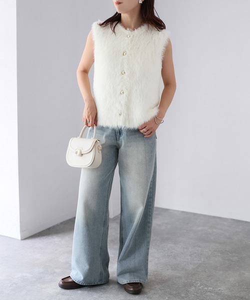 Riberry(リベリー)の「金ボタンシャギーニットベスト(ベスト・レディース・チャコールグレー/オフホワイト/ブラック/ブラウン・FREE)」の5枚目の写真