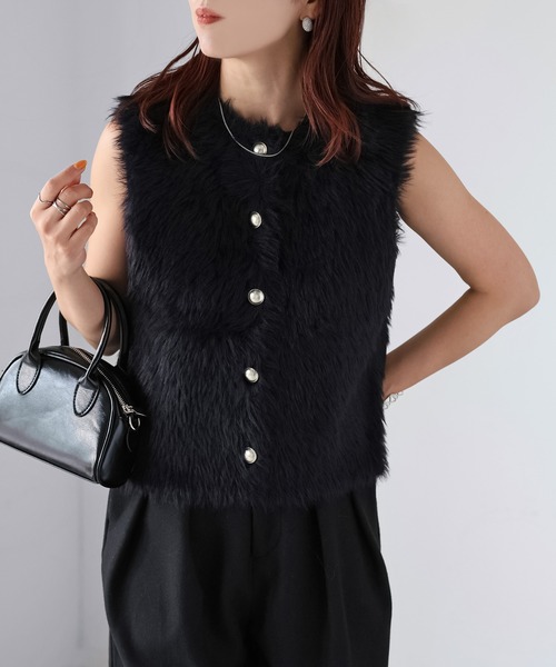 Riberry(リベリー)の「金ボタンシャギーニットベスト(ベスト・レディース・チャコールグレー/オフホワイト/ブラック/ブラウン・FREE)」の12枚目の写真