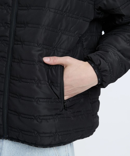 RVCA(ルーカ)の「RVCA メンズ VA QUILTING LIGHT PUFF W JKT ジャケット 【2025年秋冬モデル】/ルーカリバーシブルパフジャケット(ブルゾン・メンズ・ブルー系その他/ブラック・LARGE/MEDIUM/SMALL/X-LARGE)」の11枚目の写真
