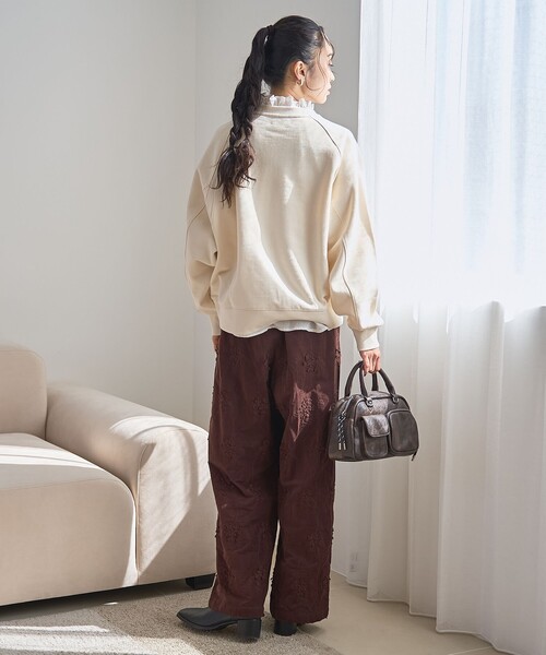 PENNEYS（ぺニーズ）の「【PENNEYS（ぺニーズ）別注・インフルエンサー紹介アイテム】ラグラン裏毛スウェット（スウェット・レディース・ブラウン/ダークグレー/コバルトブルー/オフホワイト/ナチュラル/ライトピンク・FREE）」の15枚目の写真