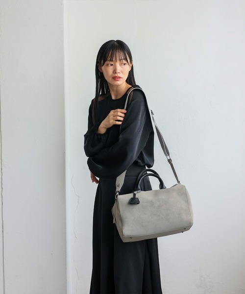 VitaFelice(ヴィータフェリーチェ)の「スエードタッチ2wayボストンバッグ(ボストンバッグ・レディース・ブラック/グレー/ネイビー・FREE)」の14枚目の写真