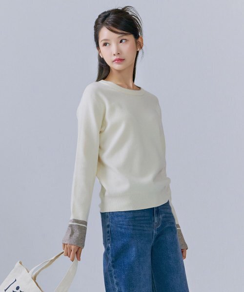 CHASECULT(チェイスカルト)の「レディース 袖配色ラウンドスウェット-CFRG5261C0A(ニット/セーター・レディース・アイボリー・85/90)」の2枚目の写真