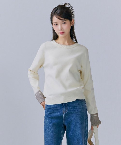 CHASECULT(チェイスカルト)の「レディース 袖配色ラウンドスウェット-CFRG5261C0A(ニット/セーター・レディース・アイボリー・85/90)」の4枚目の写真
