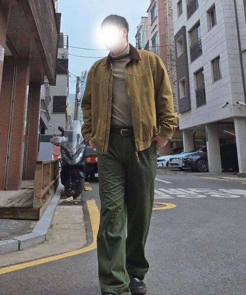 MUSINSA STANDARD（ムシンサスタンダード）の「レギュラーフィットヒドンバンディングチノパンツ[カーキ]（その他パンツ・メンズ・その他・40/31/33/26/27/28/29/38/42/36/34/32/30）」の6枚目の写真