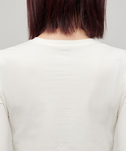 MUSINSA STANDARD WOMAN（ムシンサスタンダードウーマン）の「ウィメンズスリムクロップクルーネック長袖Tシャツ[クリーム]（Tシャツ/カットソー・レディース・その他・SMALL/X-SMALL/LARGE/MEDIUM）」の7枚目の写真