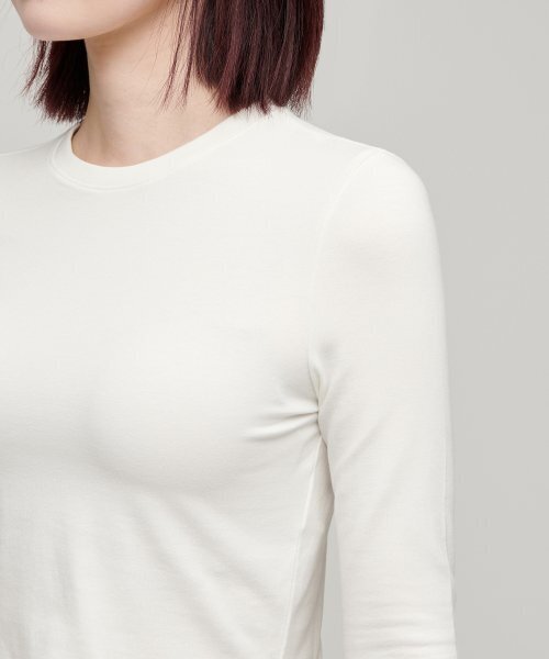 MUSINSA STANDARD WOMAN（ムシンサスタンダードウーマン）の「ウィメンズスリムクロップクルーネック長袖Tシャツ[クリーム]（Tシャツ/カットソー・レディース・その他・SMALL/X-SMALL/LARGE/MEDIUM）」の8枚目の写真