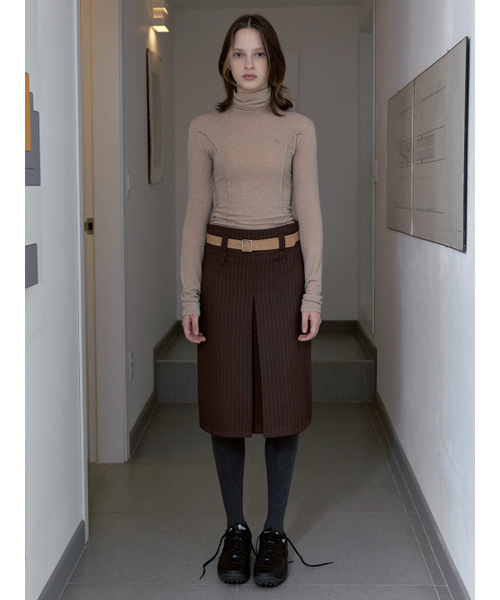 SINOON(シヌーン)の「RAW EDGE TURTLE NECK (LIGHT BEIGE)(Tシャツ/カットソー・レディース・オートミール・FREE)」の2枚目の写真