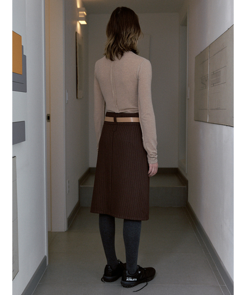 SINOON(シヌーン)の「RAW EDGE TURTLE NECK (LIGHT BEIGE)(Tシャツ/カットソー・レディース・オートミール・FREE)」の4枚目の写真