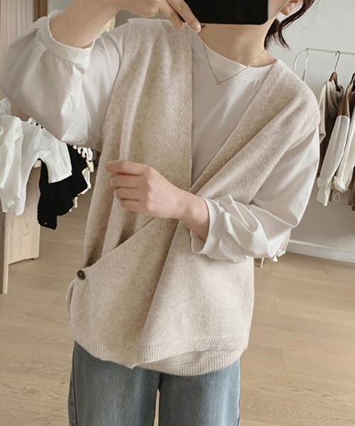 Doux Belle（ドゥーベル）の「ミニマルデザインノースリーブニットベスト（ベスト・レディース・テラコッタ/グレー/ブラック/ベージュ・FREE）」の6枚目の写真