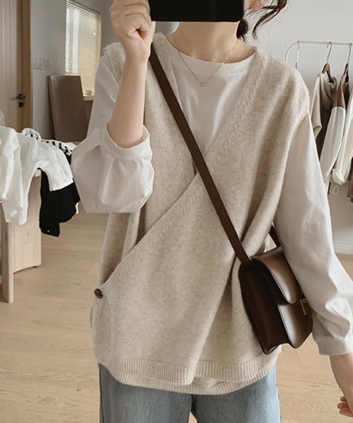 Doux Belle（ドゥーベル）の「ミニマルデザインノースリーブニットベスト（ベスト・レディース・テラコッタ/グレー/ブラック/ベージュ・FREE）」の7枚目の写真