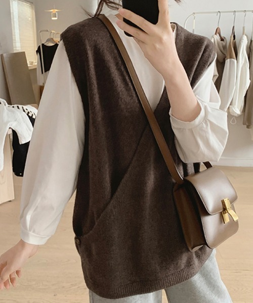 Doux Belle（ドゥーベル）の「ミニマルデザインノースリーブニットベスト（ベスト・レディース・テラコッタ/グレー/ブラック/ベージュ・FREE）」の13枚目の写真