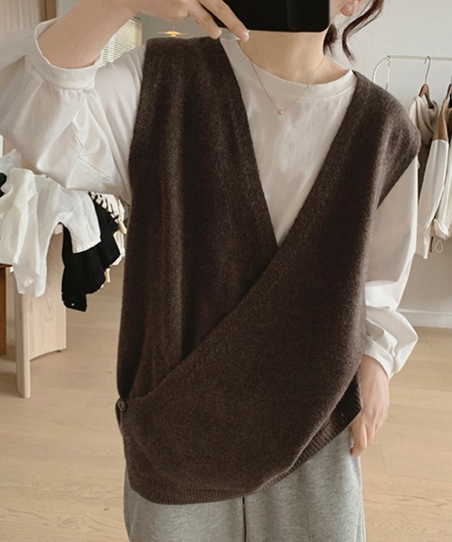 Doux Belle（ドゥーベル）の「ミニマルデザインノースリーブニットベスト（ベスト・レディース・テラコッタ/グレー/ブラック/ベージュ・FREE）」の14枚目の写真