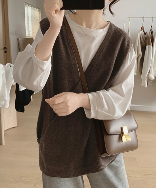 Doux Belle（ドゥーベル）の「ミニマルデザインノースリーブニットベスト（ベスト・レディース・テラコッタ/グレー/ブラック/ベージュ・FREE）」の15枚目の写真